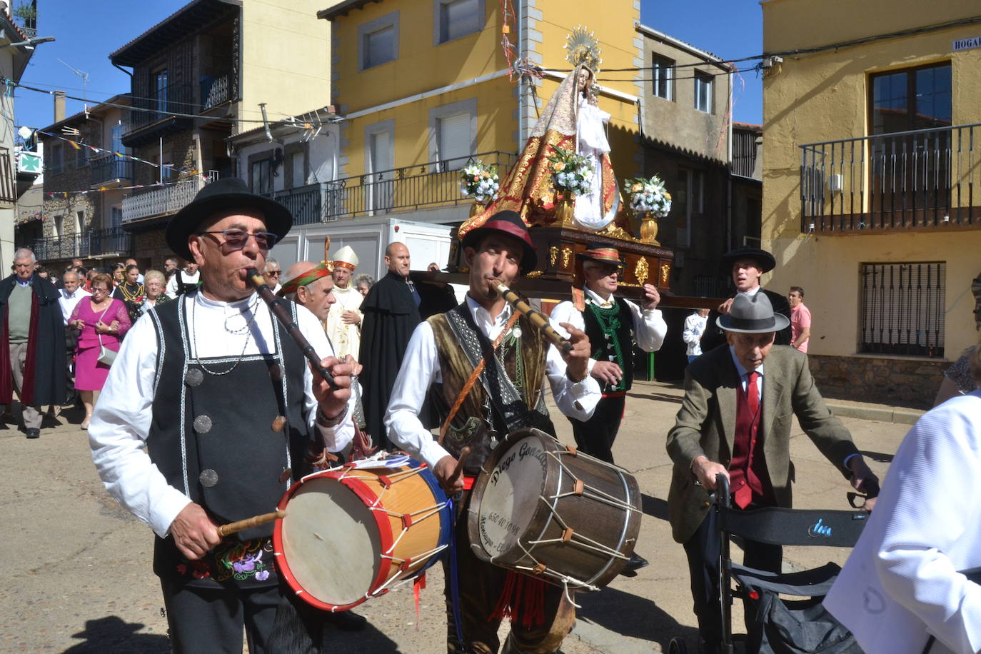 El Maíllo rinde pleitesía a la Virgen del Rosario