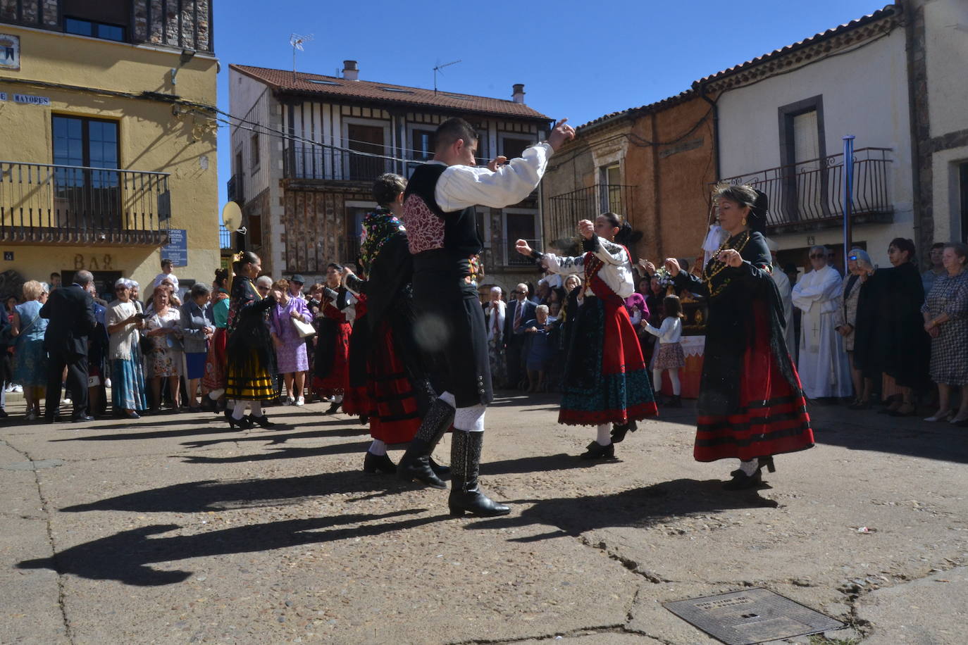El Maíllo rinde pleitesía a la Virgen del Rosario