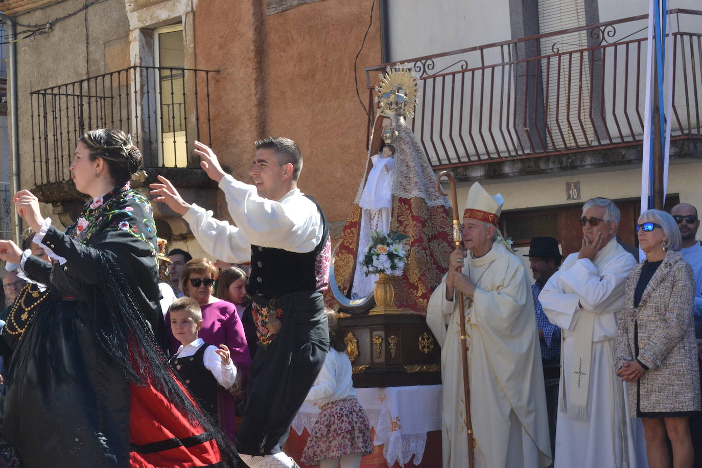 El Maíllo rinde pleitesía a la Virgen del Rosario