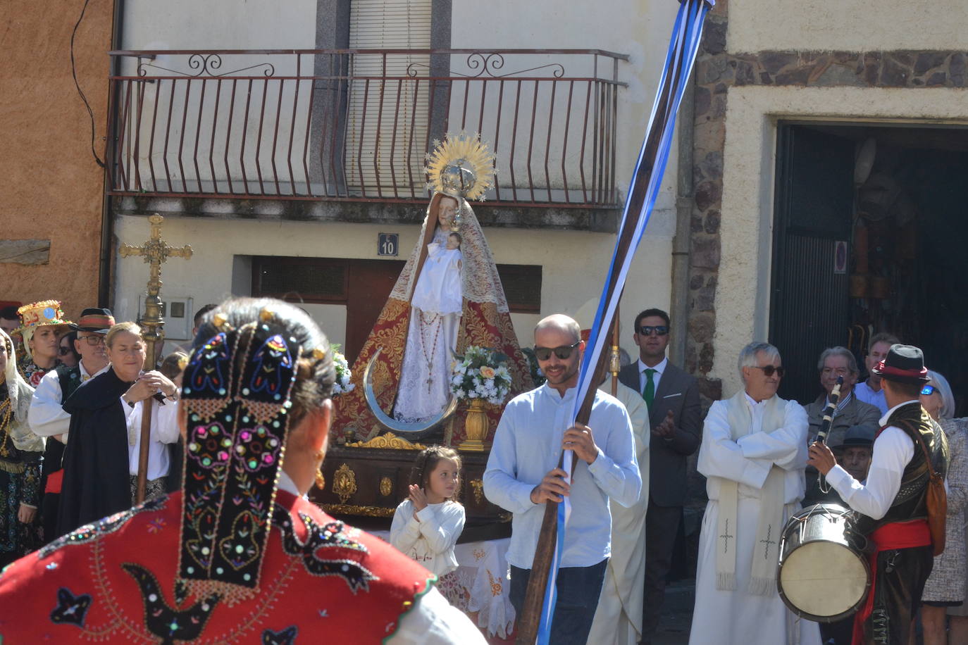 El Maíllo rinde pleitesía a la Virgen del Rosario