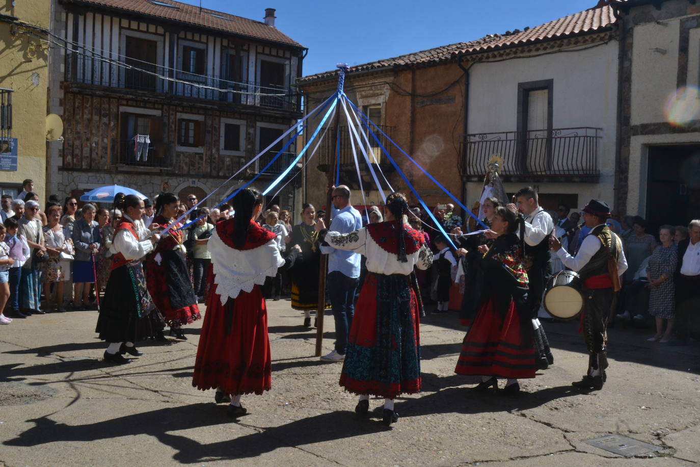 El Maíllo rinde pleitesía a la Virgen del Rosario