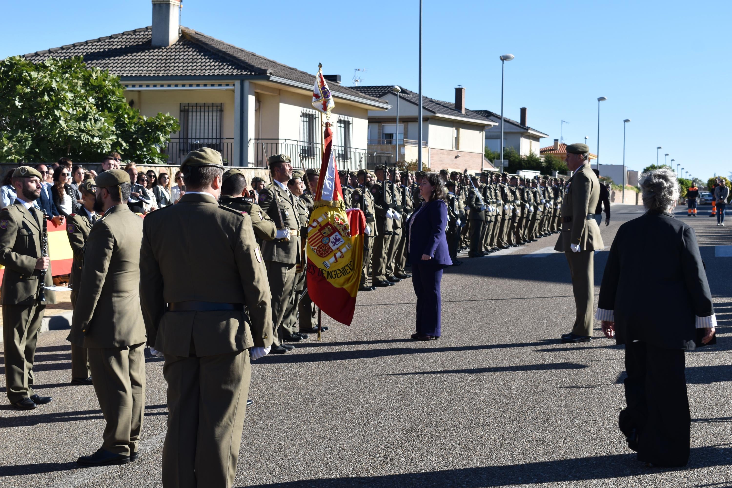Villamayor celebra su primera Jura de Bandera civil con la participación de 104 ciudadanos