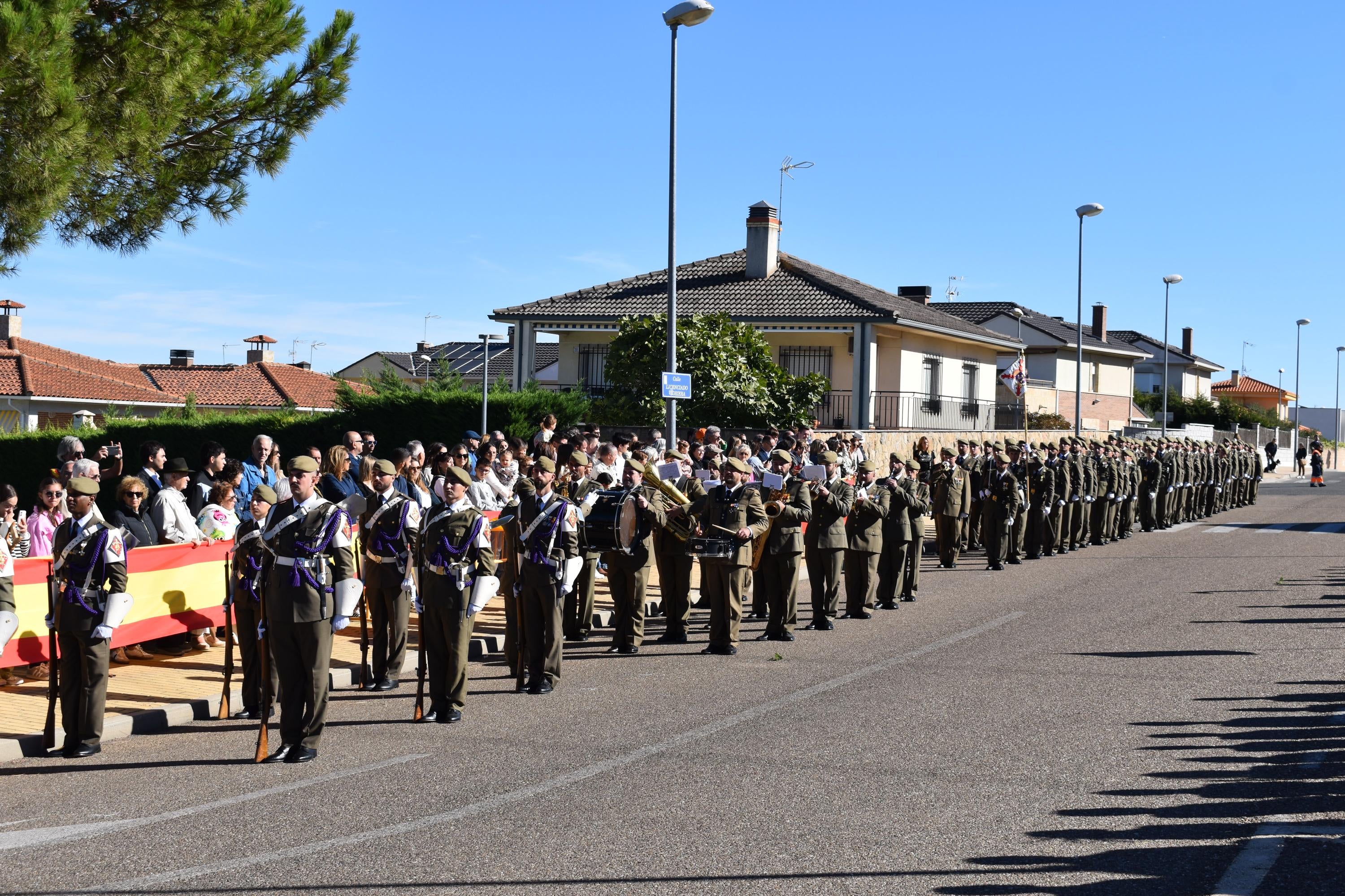 Villamayor celebra su primera Jura de Bandera civil con la participación de 104 ciudadanos