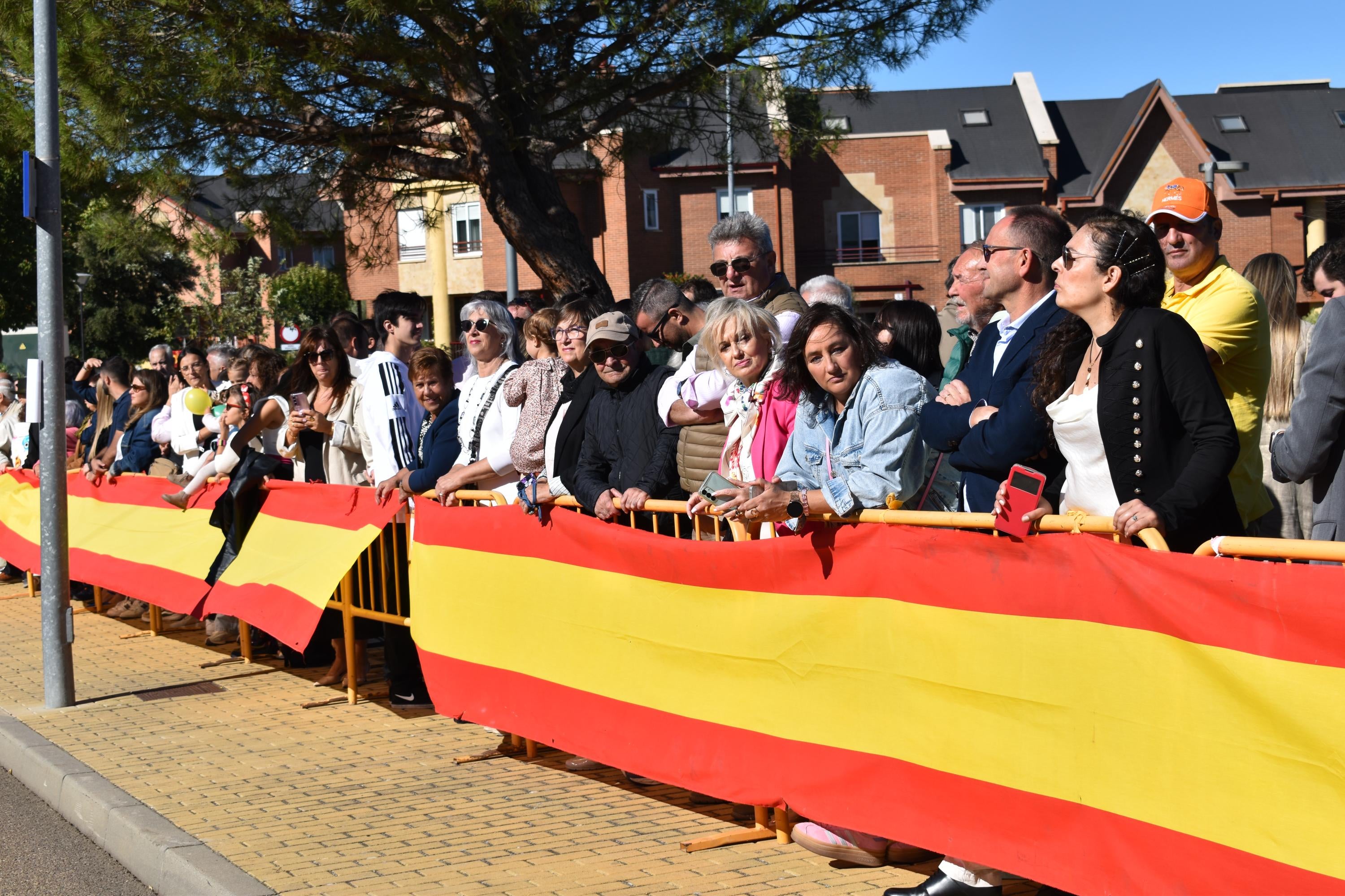 Villamayor celebra su primera Jura de Bandera civil con la participación de 104 ciudadanos
