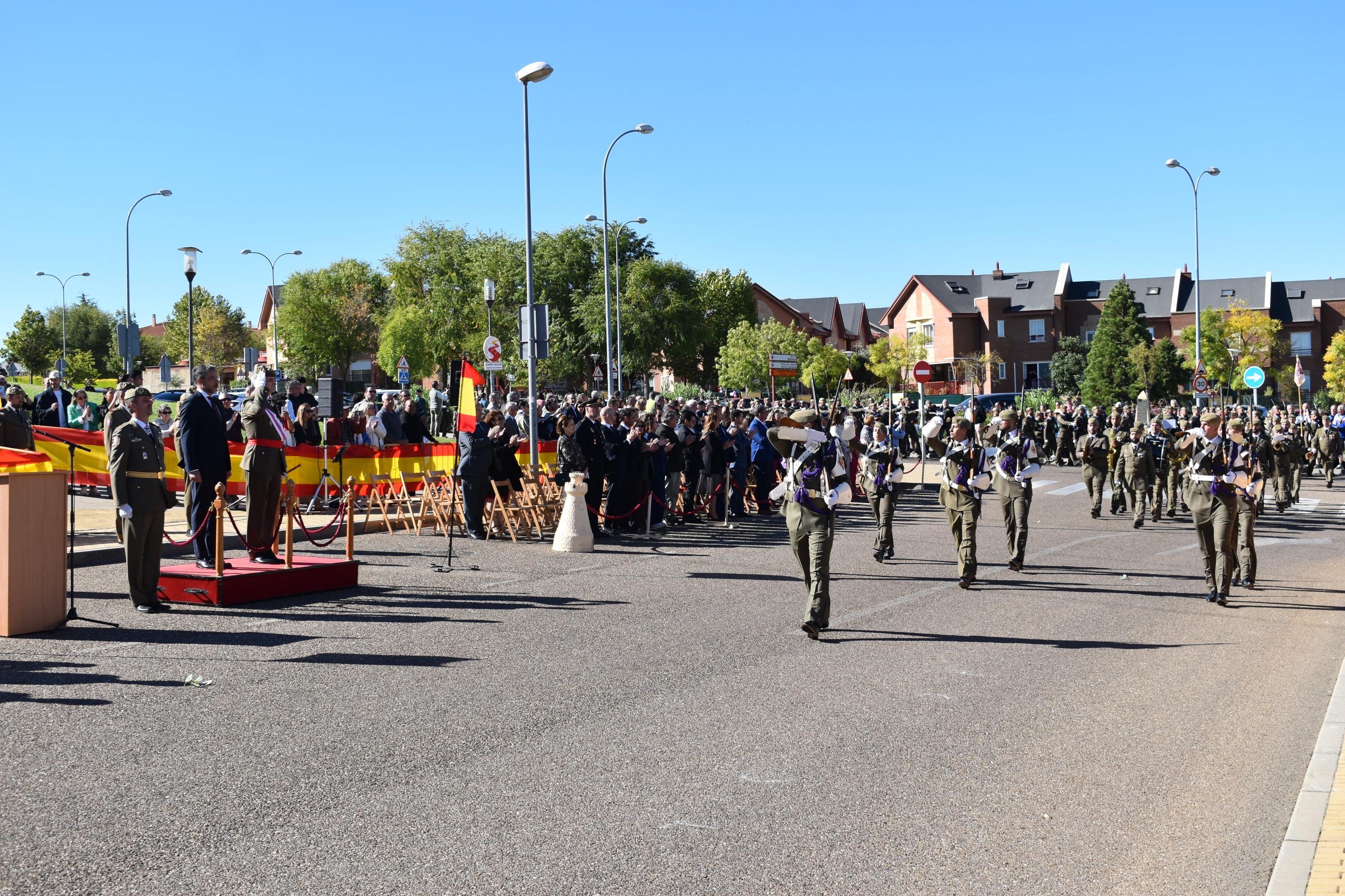 Villamayor celebra su primera Jura de Bandera civil con la participación de 104 ciudadanos