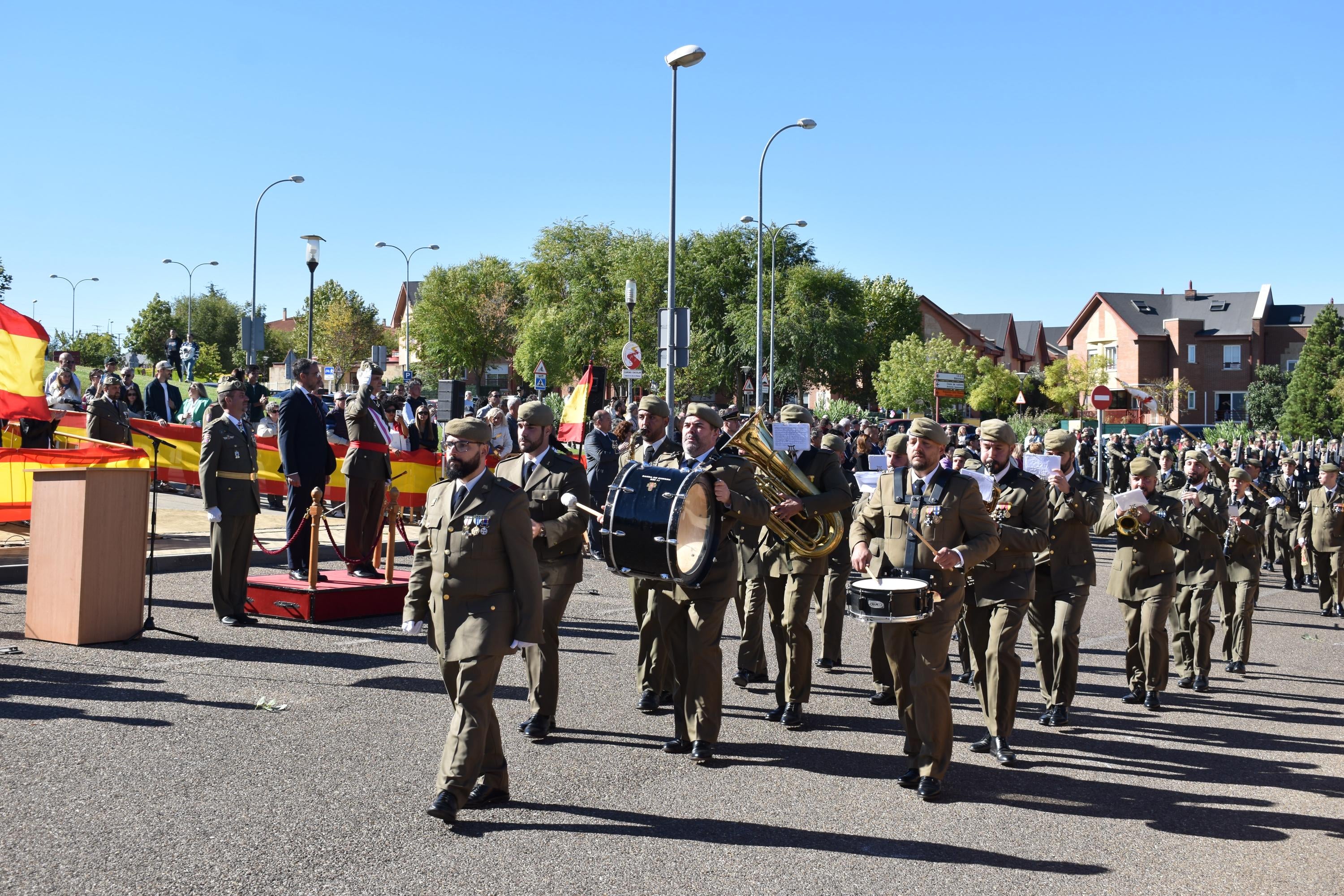 Villamayor celebra su primera Jura de Bandera civil con la participación de 104 ciudadanos
