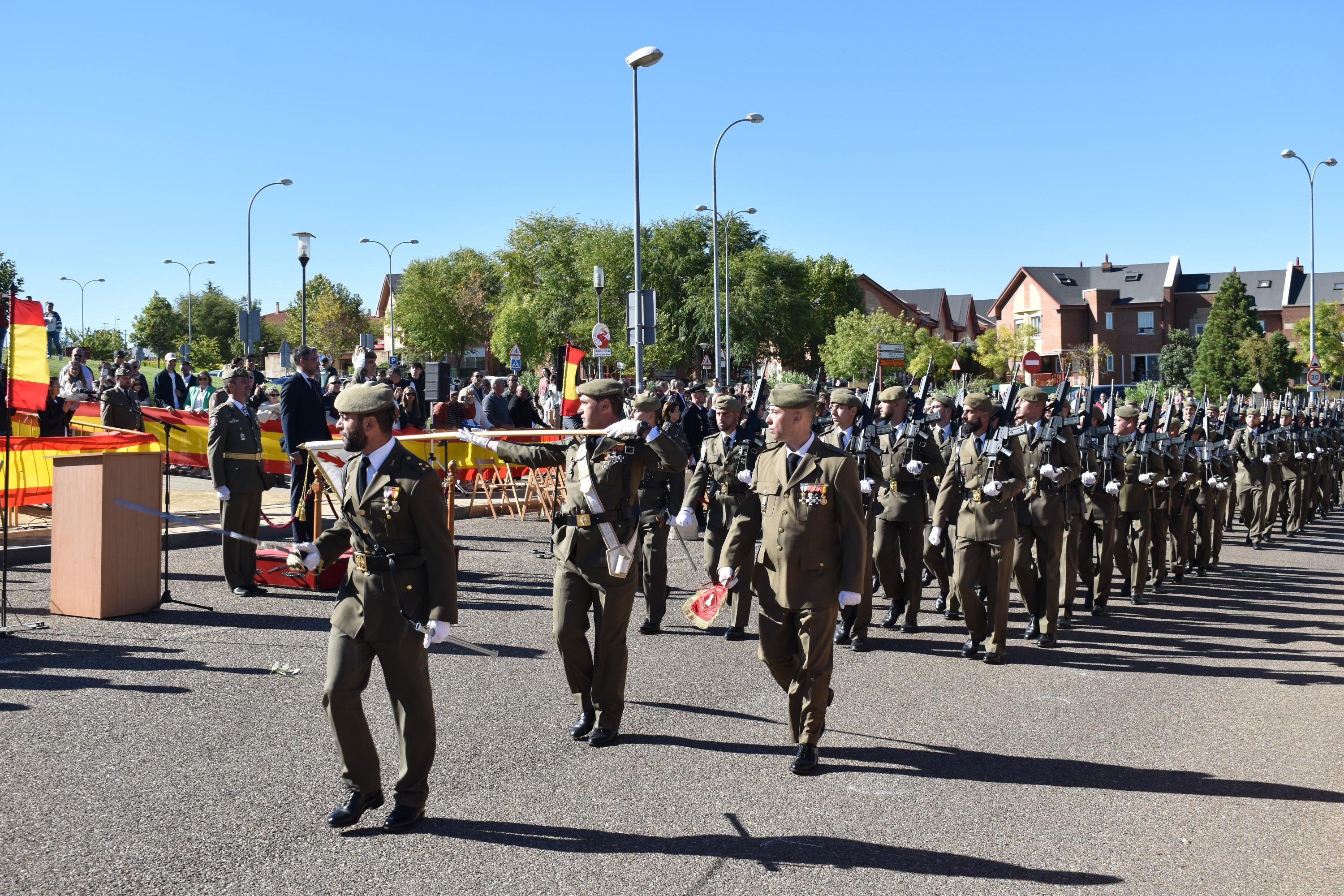 Villamayor celebra su primera Jura de Bandera civil con la participación de 104 ciudadanos