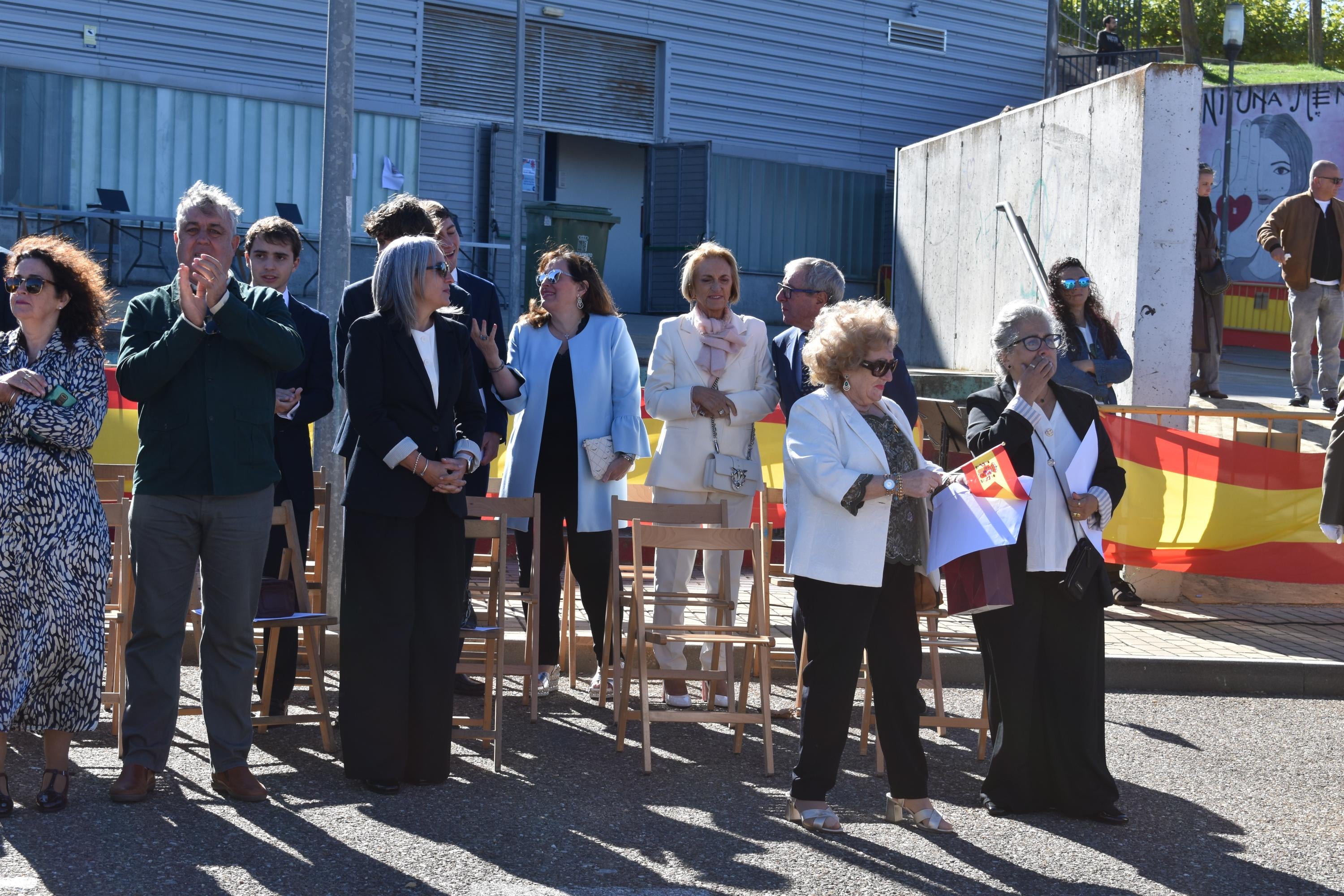 Villamayor celebra su primera Jura de Bandera civil con la participación de 104 ciudadanos