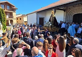 Salida de la Virgen de Valparaíso de la iglesia