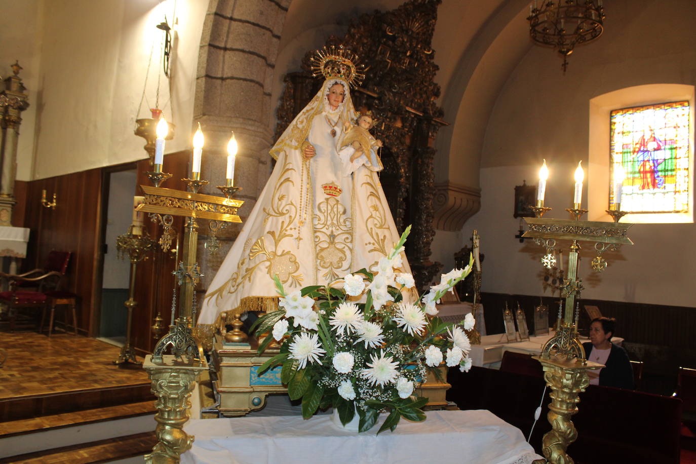 Fuentes de Béjar mantiene vivo el culto a la Virgen del Rosario