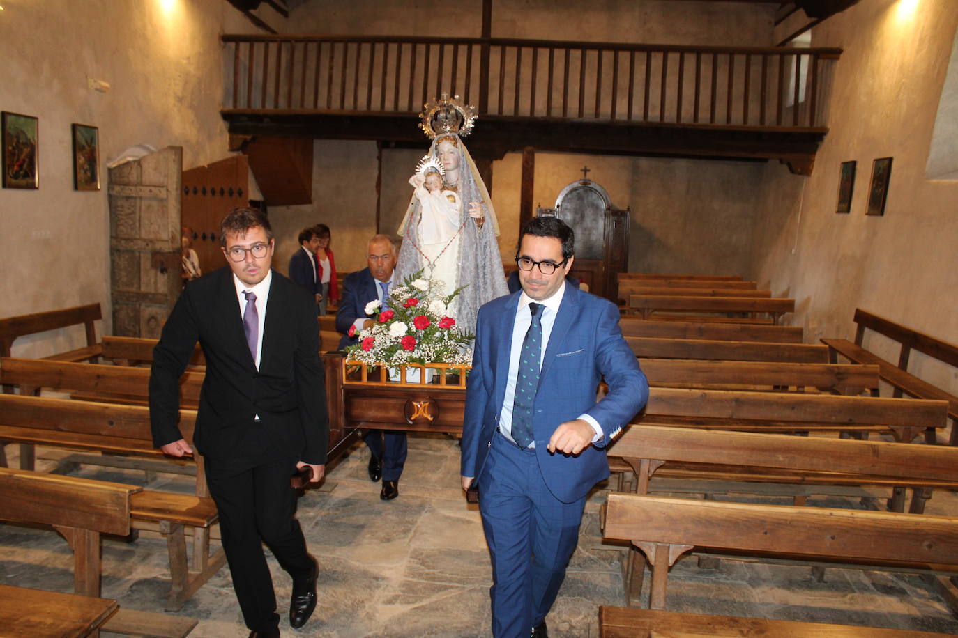 Pizarral honra a la Virgen del Rosario