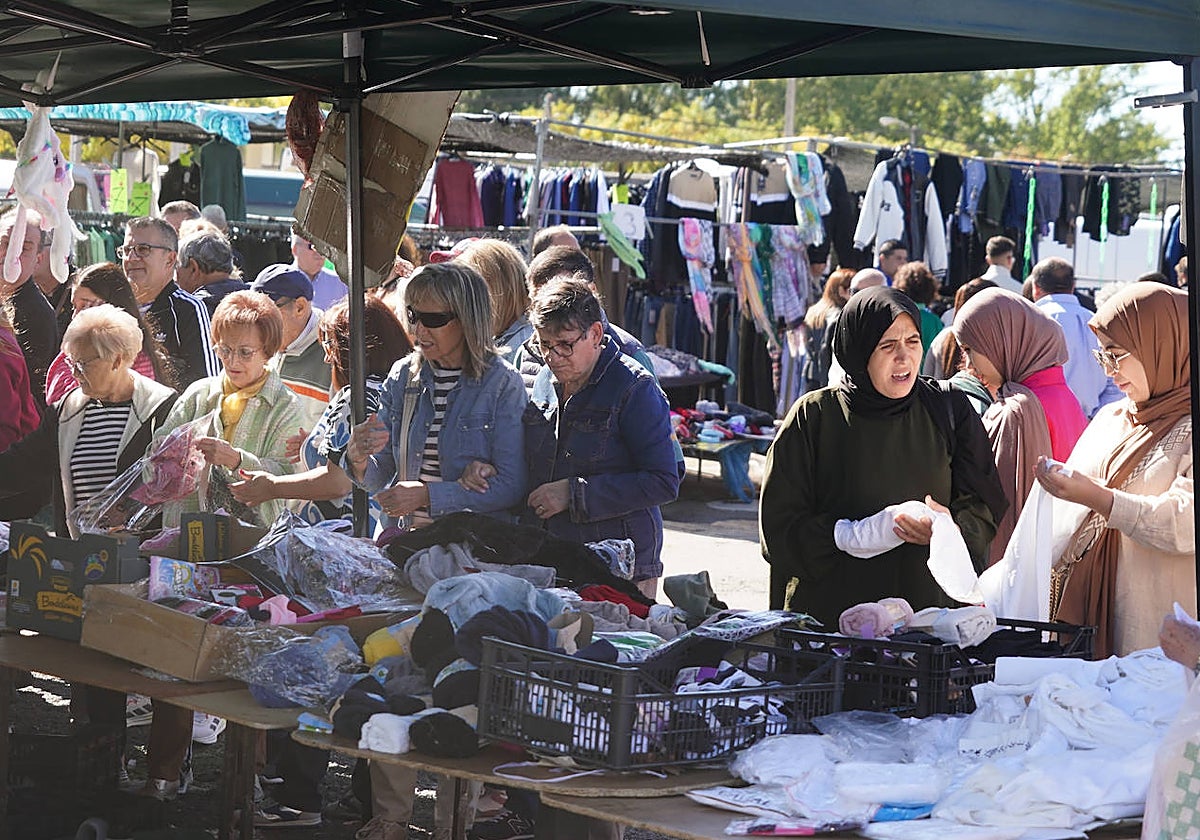 Numeroso público se acercó al rastro en su primer día de regreso a La Aldehuela