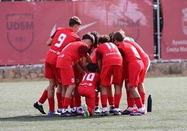 Equipo infantil de la Unión Deportiva Santa Marta en un partido.