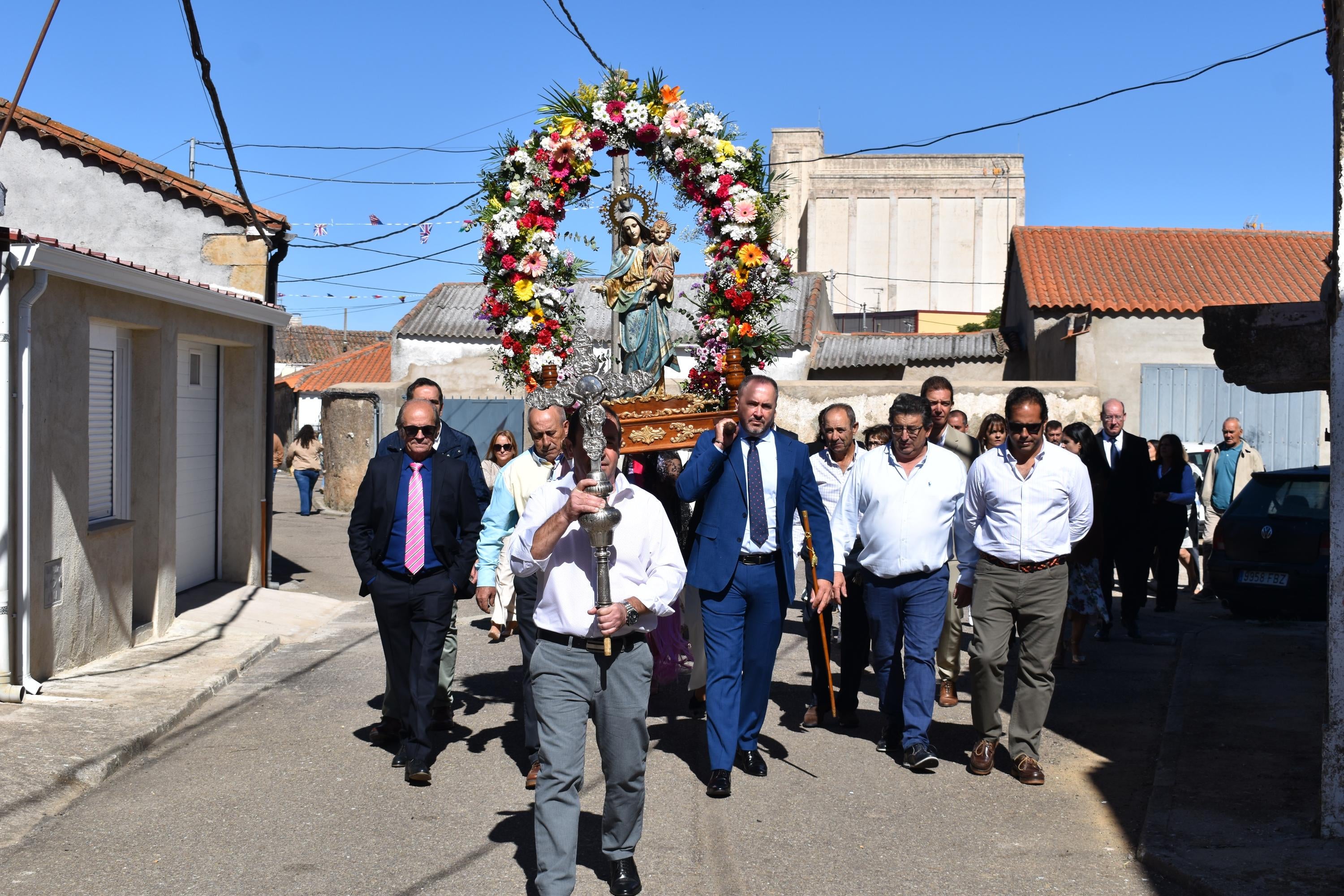 Día grande en Aldehuela de la Bóveda con procesión, bueyada infantil y autos locos