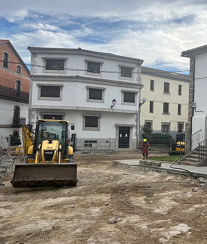 Imagen secundaria 2 - Dispositivo en la fuga de gas detectada en el barrio de San Juan en Béjar.