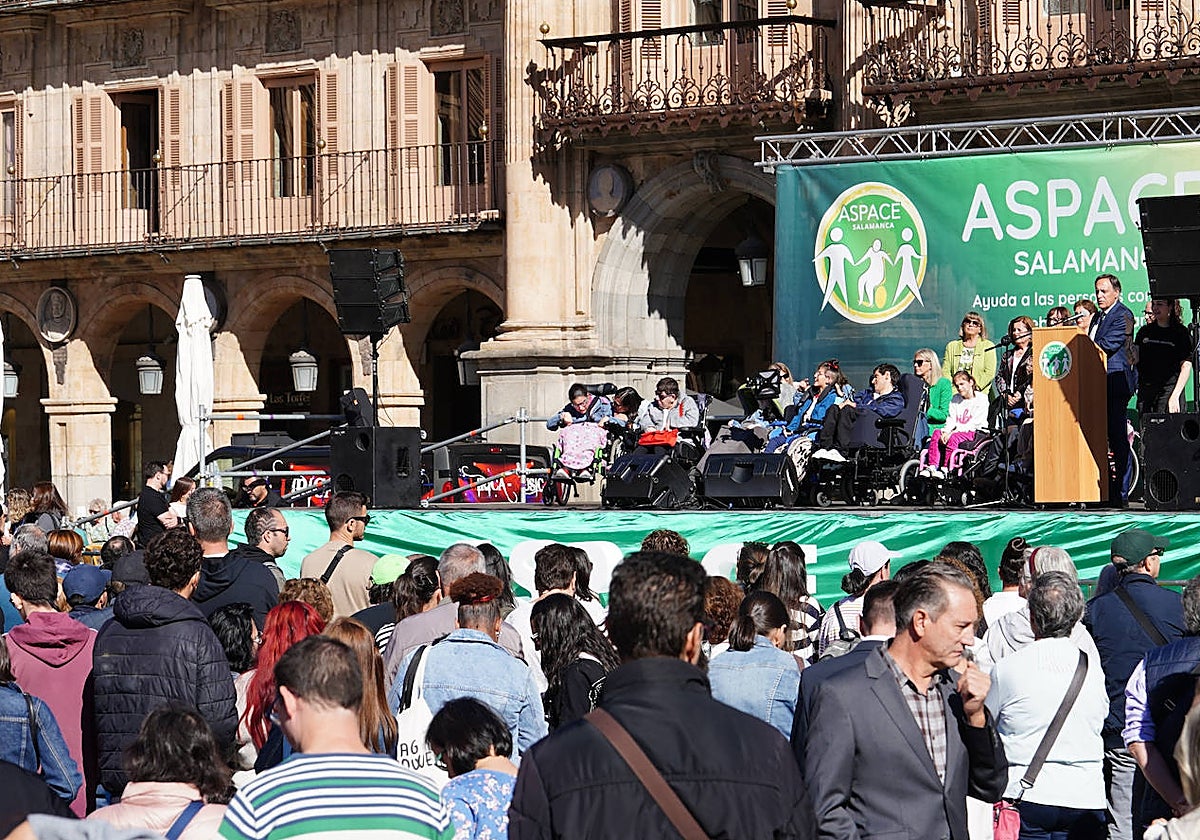 La Plaza Mayor acogió el acto del Día Mundial de la Parálisis Cerebral.