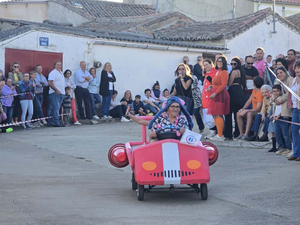 Día grande en Aldehuela de la Bóveda con procesión, bueyada infantil y autos locos