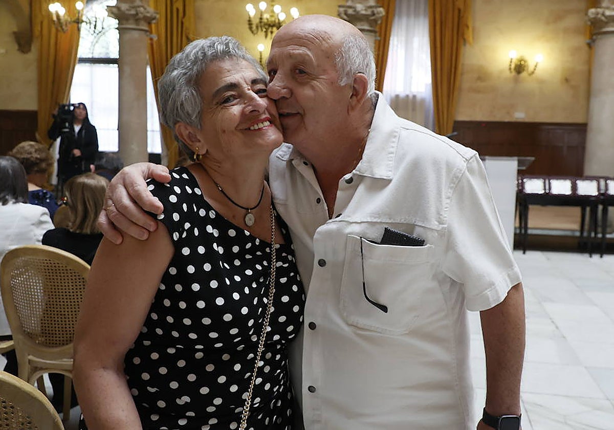 Imagen principal - «Parece mentira que los años hayan pasado tan rápido, estamos fenomenal»