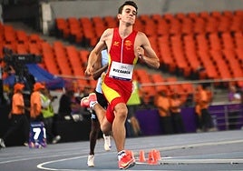 El salmantino Diego Ruiz durante la prueba de los 400 metros lisos en la India.