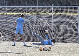 Villanueva y Leo Mendes realizan un ejercicio durante la sesión de este martes.