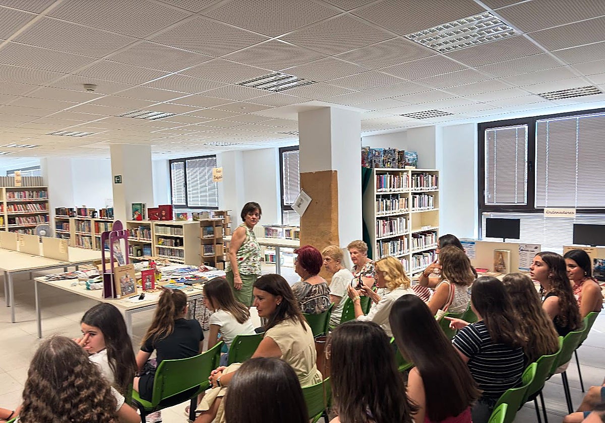 Uno de los talleres que se desarrollan en la biblioteca Sánchez Rojas en Alba de Tormes.