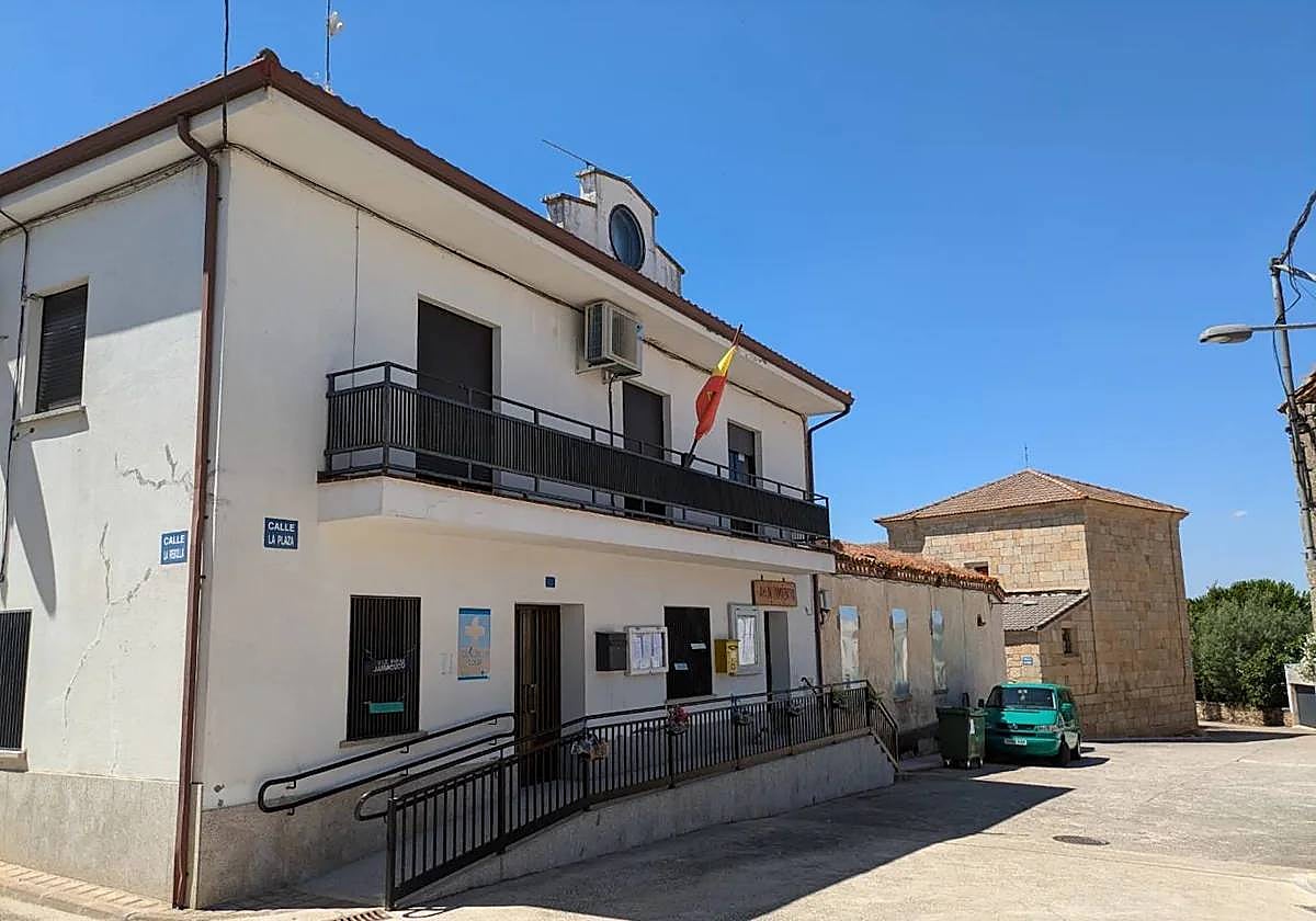 Exterior de la Casa Consistorial de Saldeana.