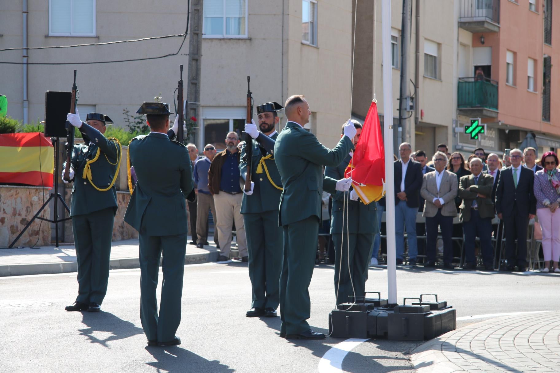 Villares homenajea a la Benemérita