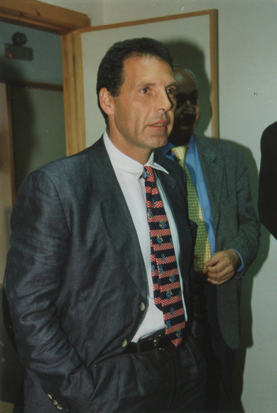 El 26 de mayo de 1998 Russo fue anunciado como nuevo entrenador de la UDS para la siguiente temporada. Aún le restaban tres partidos para terminar la liga argentina dirigiendo al Rosario Central. En la imagen, visitando las instalaciones de El Helmántico.