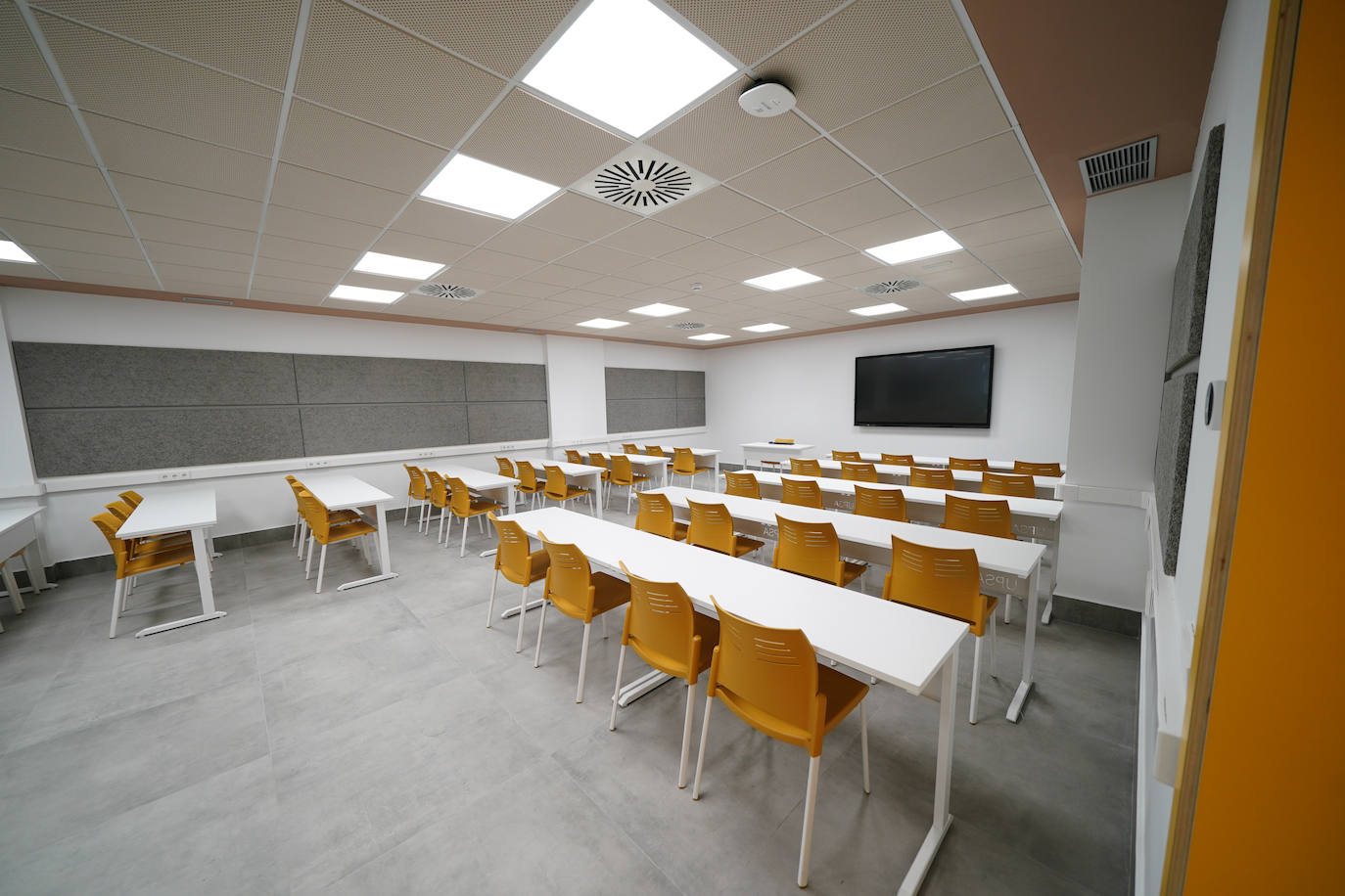 Así es el nuevo edificio de la Universidad Pontificia en la calle Peña Primera