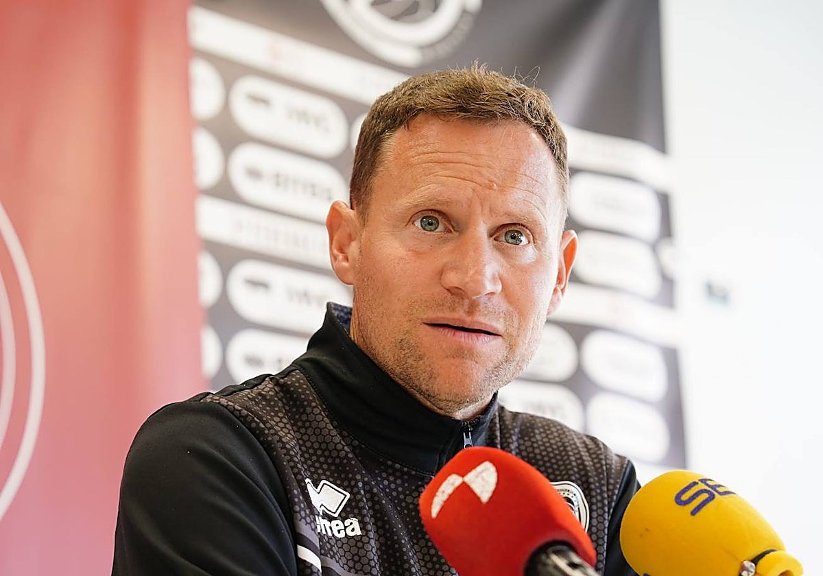 Mario Simón, en la rueda de prensa previa al choque que, este fin de semana, Unionistas disputará contra la Asociación Deportiva Mérida.