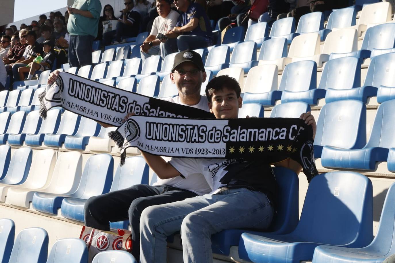 ¡Búscate en la grada del Reina Sofía en el partido entre Unionistas y la AD Mérida!