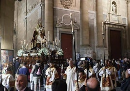 Mucha presencia de público y de cortejo en la procesión