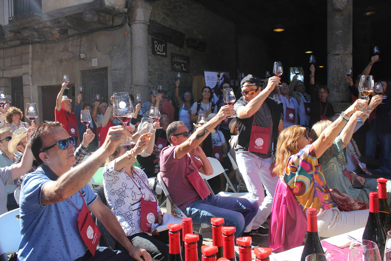 San Martín del Castañar brinda por el vino de la provincia en la XII Fiesta de la Vendimia