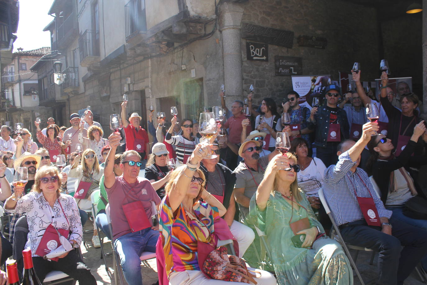 San Martín del Castañar brinda por el vino de la provincia en la XII Fiesta de la Vendimia