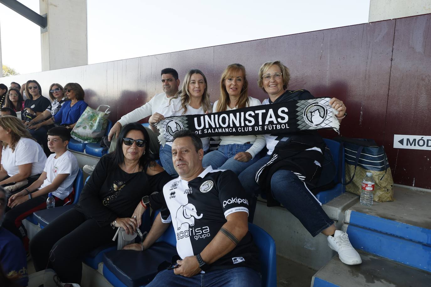 ¡Búscate en la grada del Reina Sofía en el partido entre Unionistas y la AD Mérida!