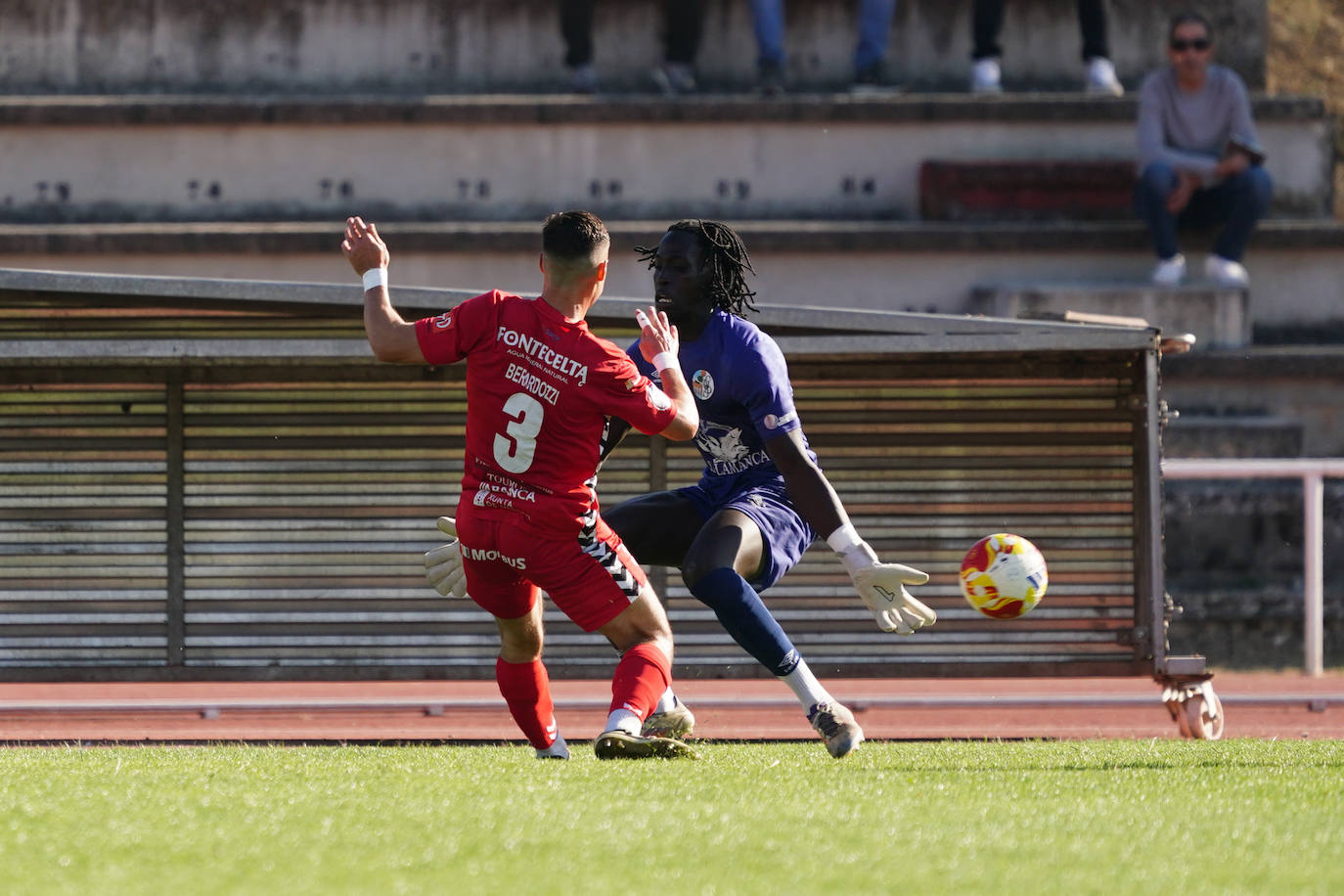 El triunfo del Salamanca UDS en Las Pistas ante la Sarriana en imágenes