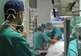 Imagen de una cirugía realizada en el Hospital de Salamanca.