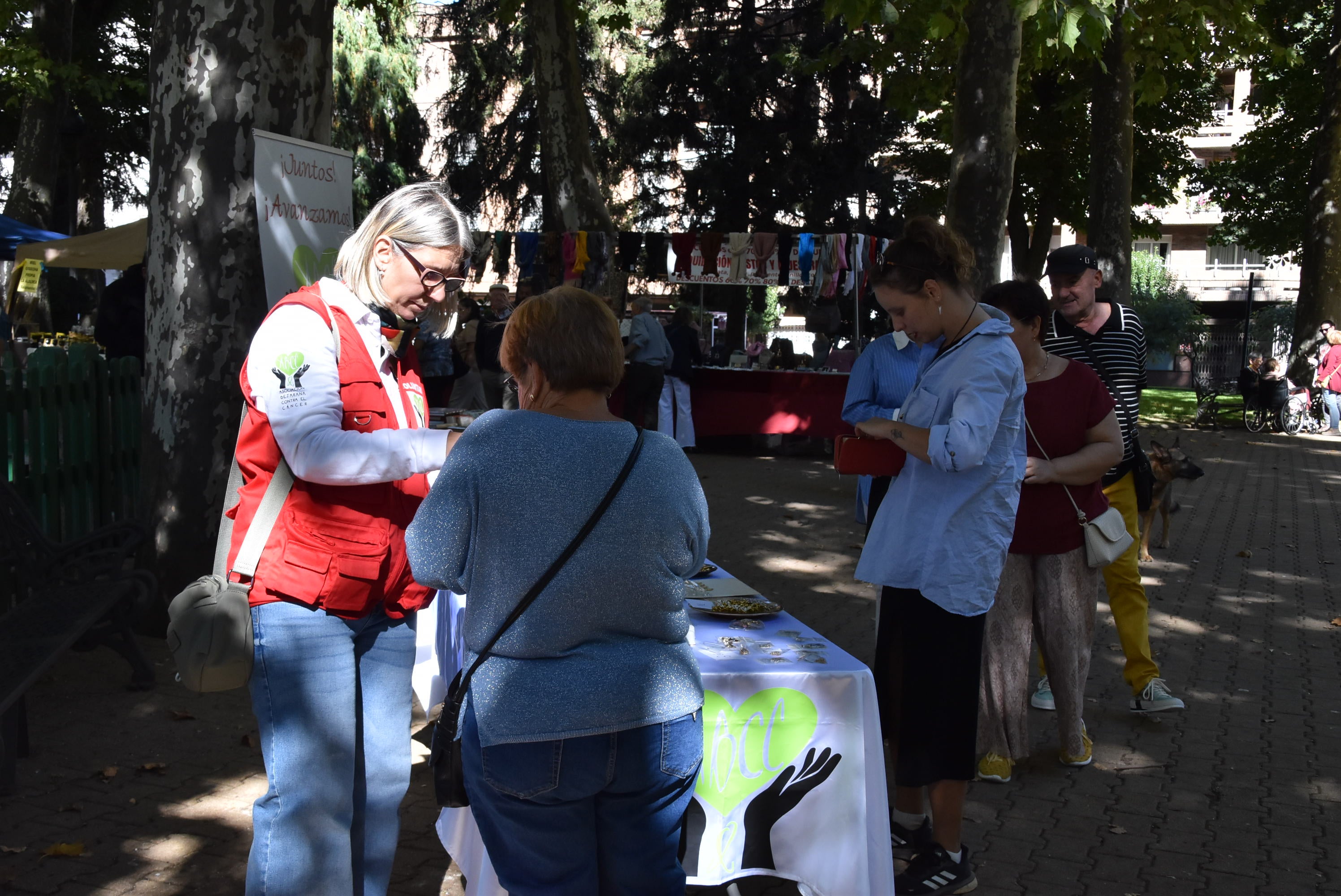 La solidaridad contra el cáncer sale a la calle en Béjar