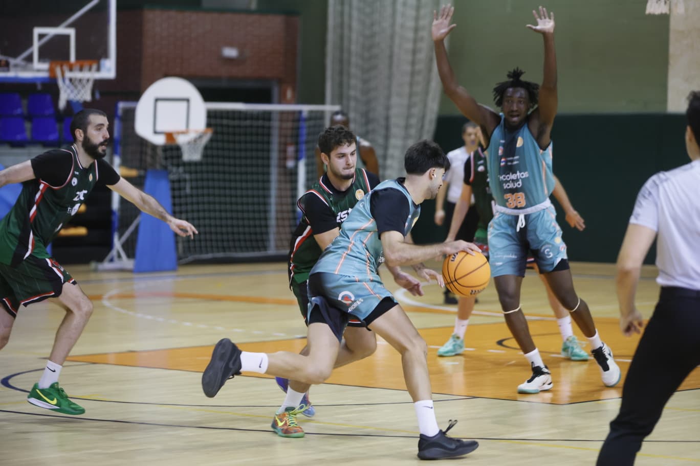 El Zornotza no da opción al Atlético Carbajosa (60-89)