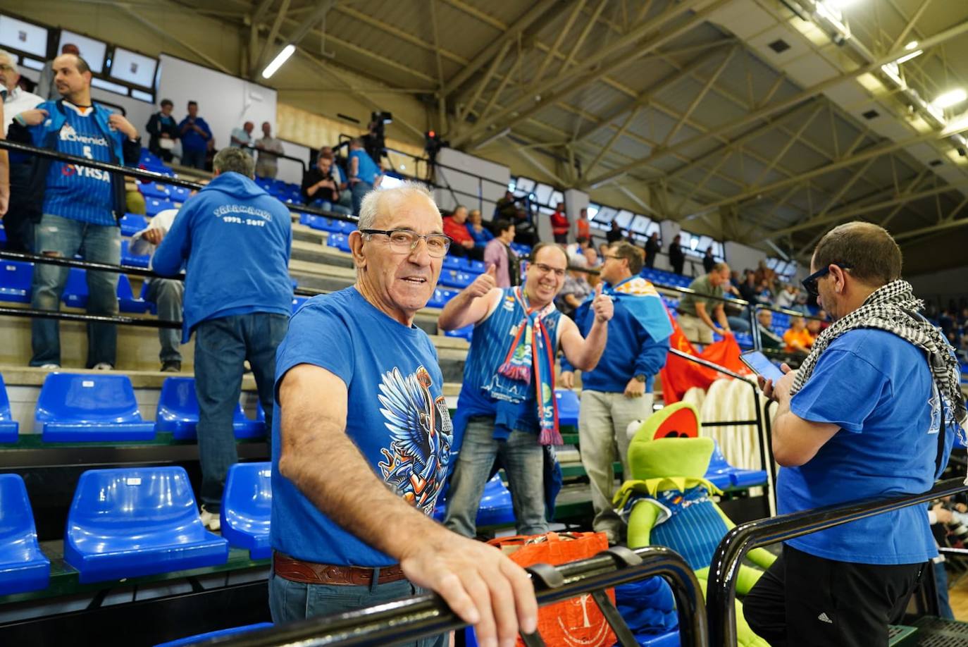 La afición no falló a Avenida en su debut liguero en casa: búscate en la grada