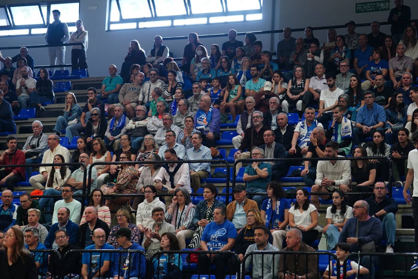 La afición no falló a Avenida en su debut liguero en casa: búscate en la grada