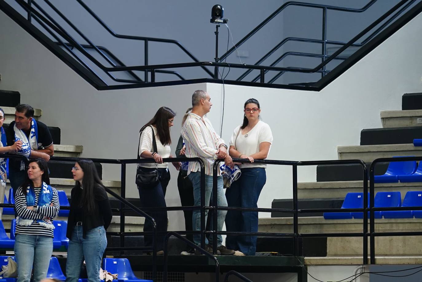 La afición no falló a Avenida en su debut liguero en casa: búscate en la grada