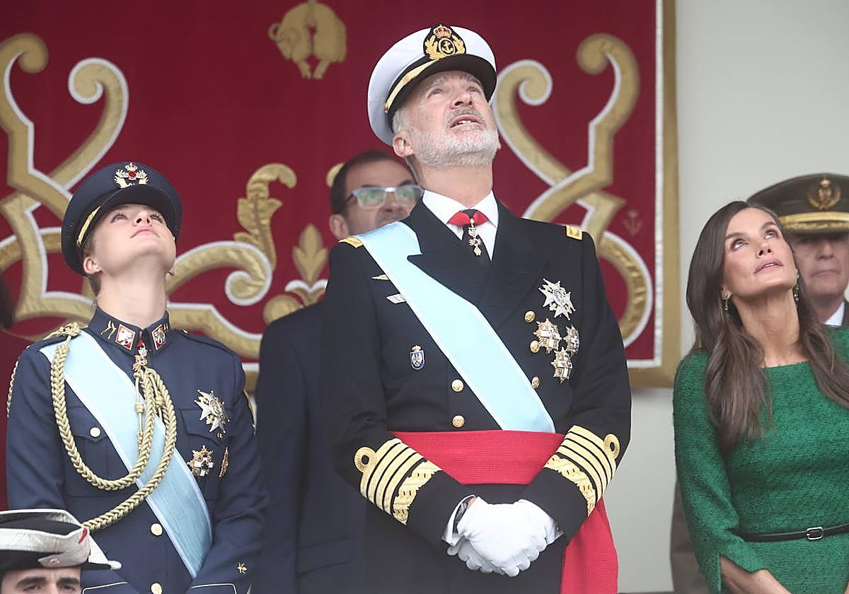 La familia real en el desfile.