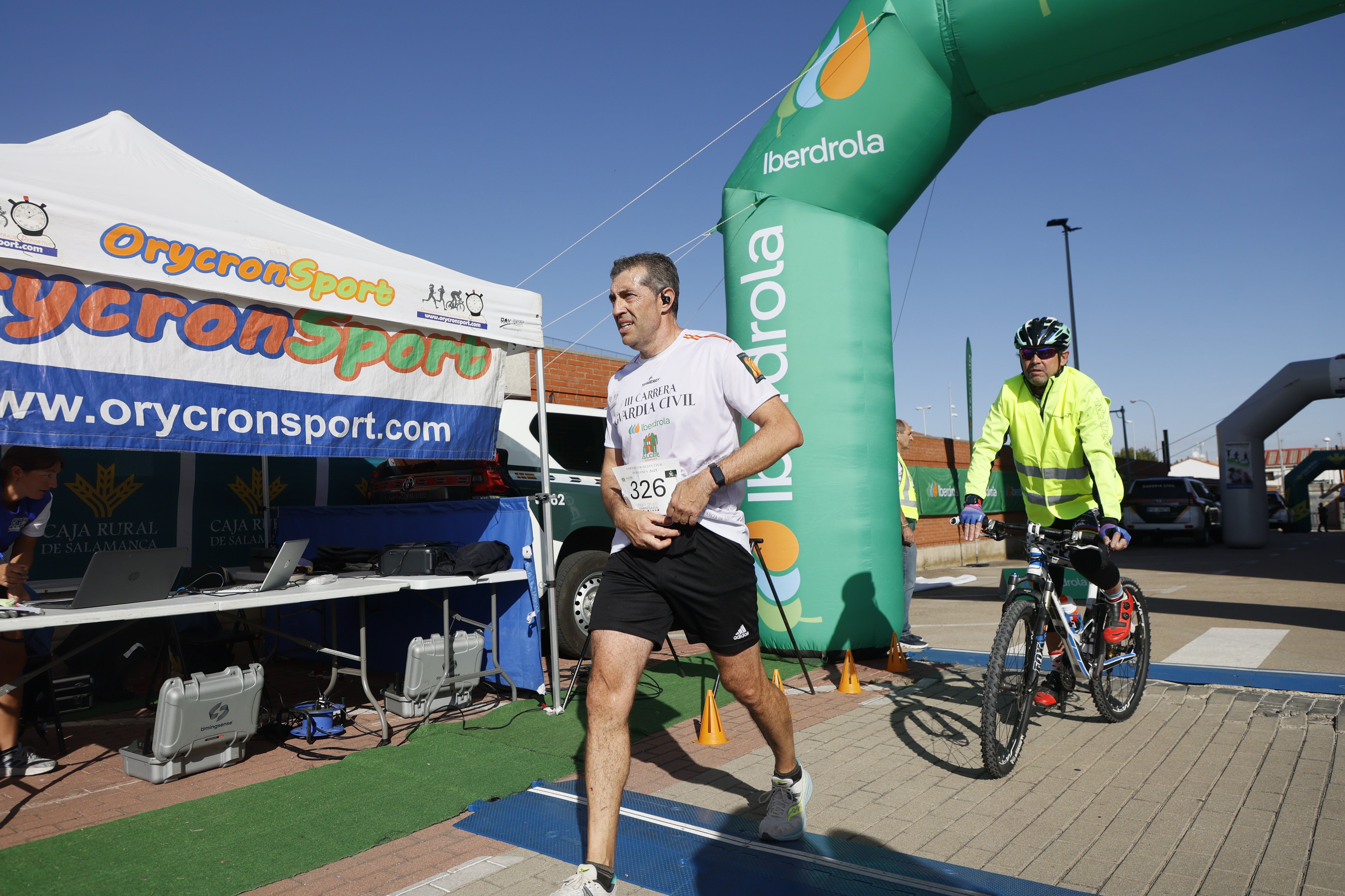 La Guardia Civil impulsa una marea solidaria