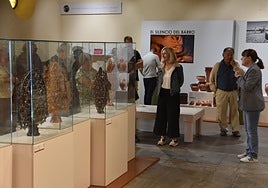 Ana Écija, a la derecha, junto a Concepción Miguélez, en la reinauguración del museo