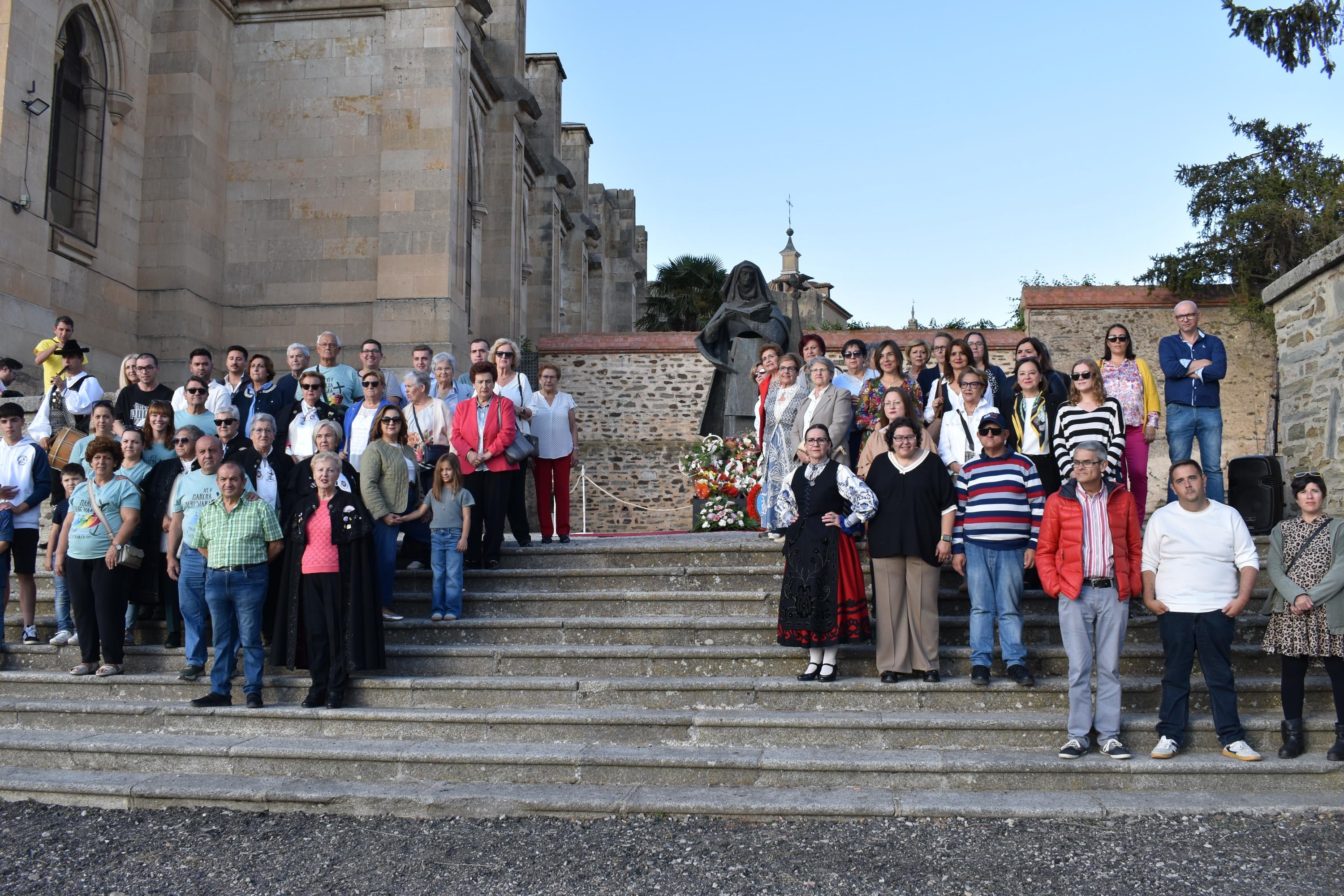 La ofrenda floral y el chupinazo dan color al arranque festivo en Alba de Tormes