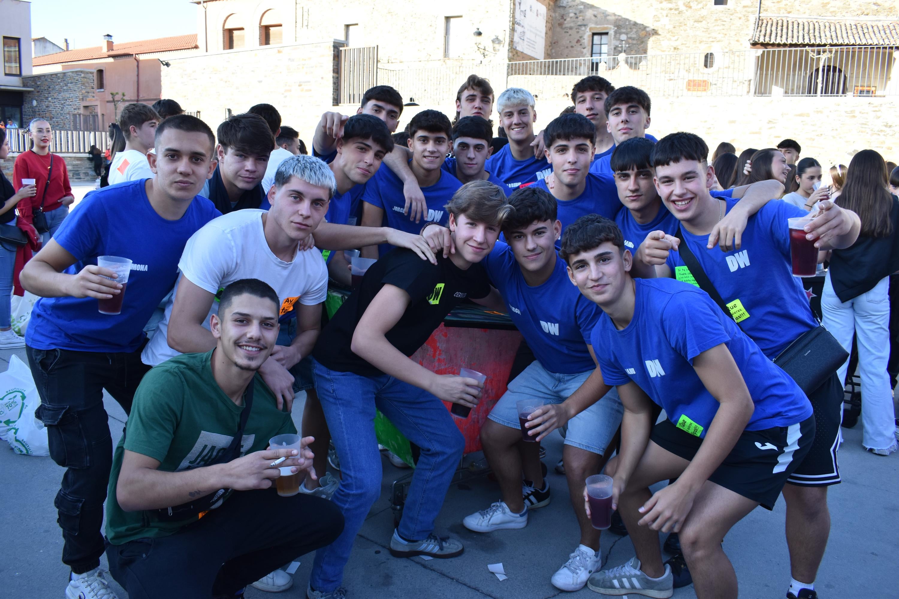 La ofrenda floral y el chupinazo dan color al arranque festivo en Alba de Tormes