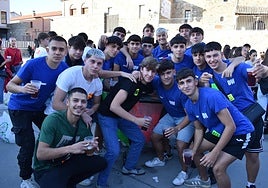 Integrantes de la peña 'Drinky Winky' en el chupinazo de Alba