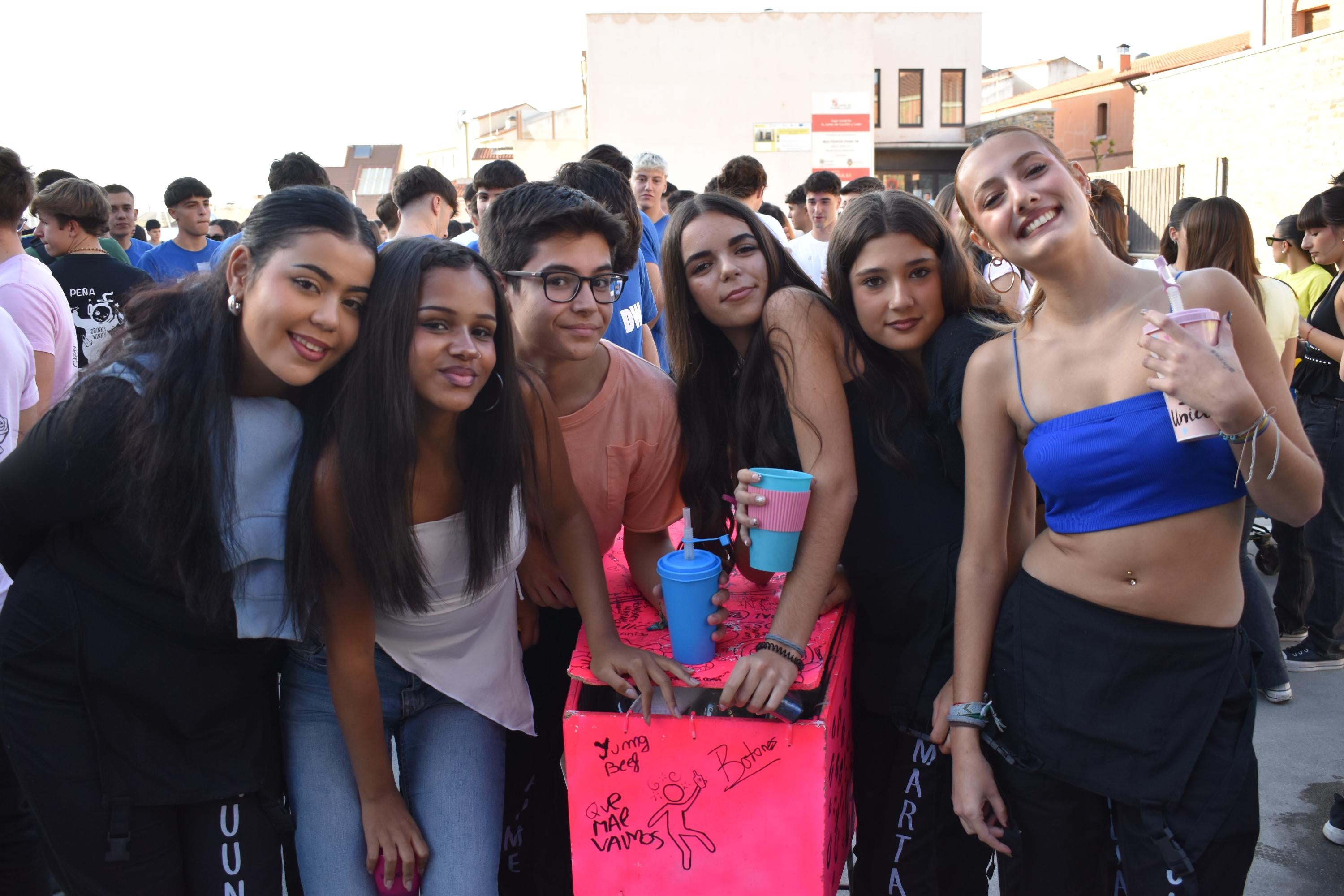 La ofrenda floral y el chupinazo dan color al arranque festivo en Alba de Tormes