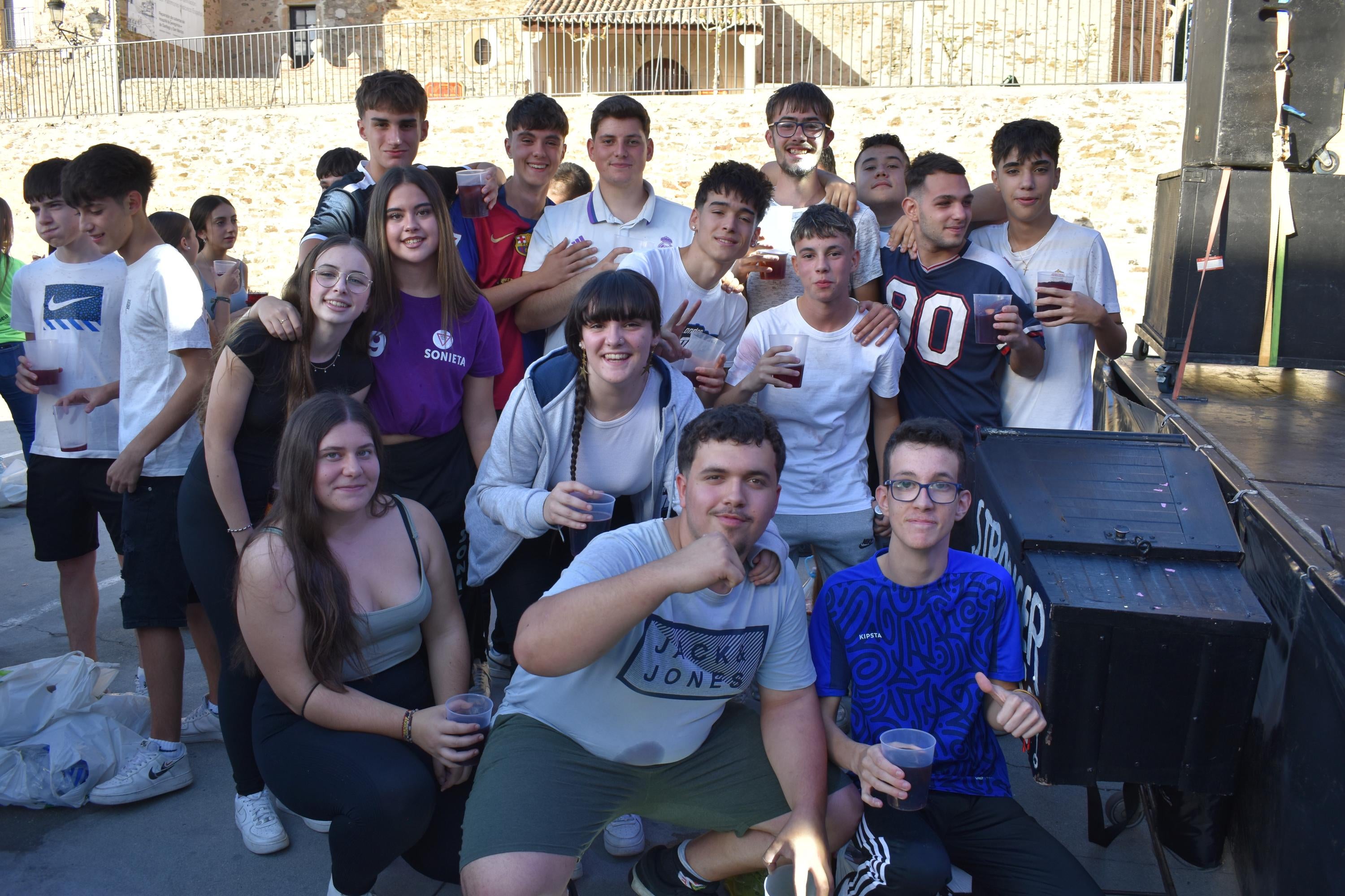 La ofrenda floral y el chupinazo dan color al arranque festivo en Alba de Tormes